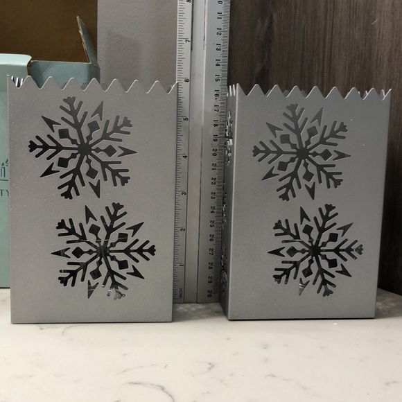 Retired Partylite Snowflake Luminaries - Picture 2 of 5